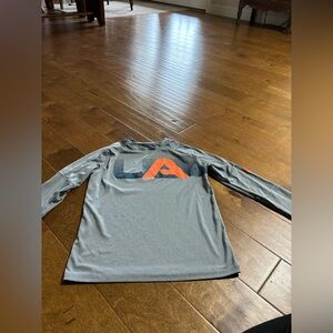 Under armour shirt heat gear youth large long sleeve